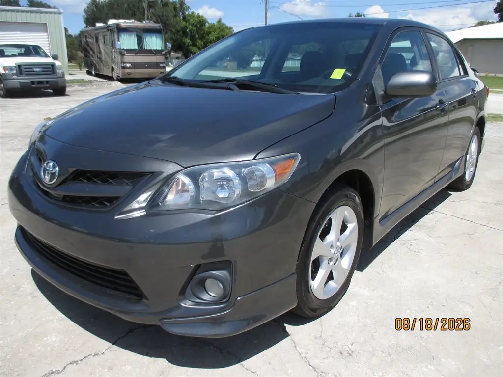 2013 Toyota Corolla S AT photo 1