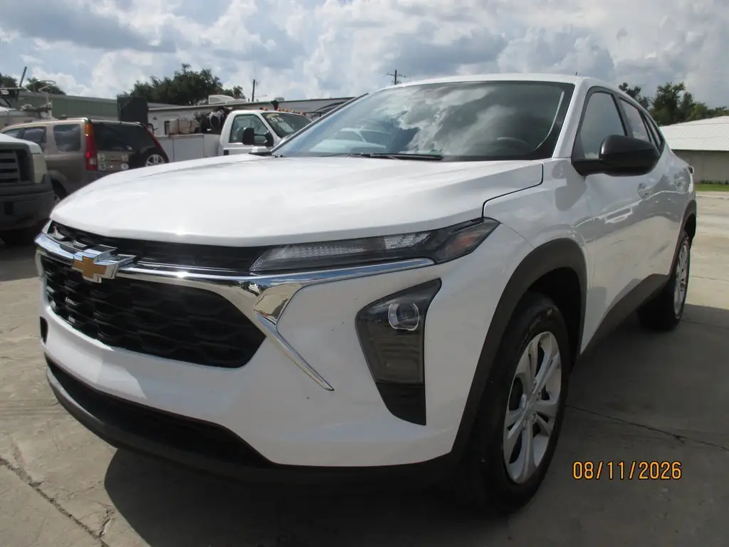 2025 Chevrolet Trax LS photo 1