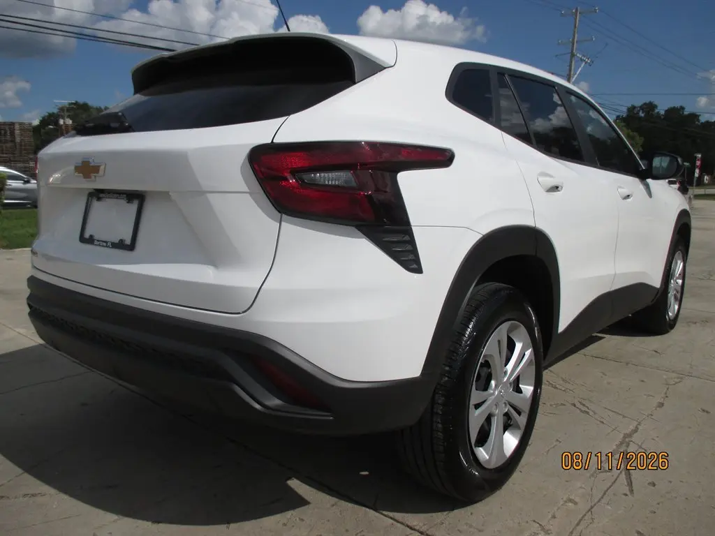 2025 Chevrolet Trax LS photo 3