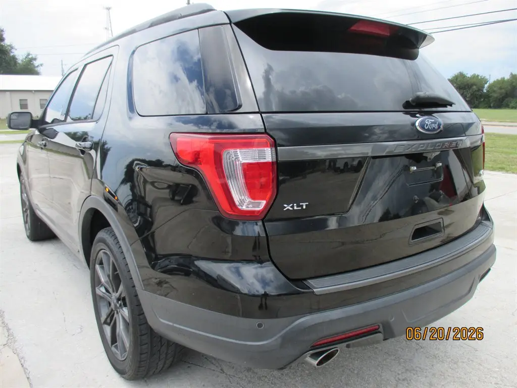 2018 Ford Explorer XLT 4WD photo 4
