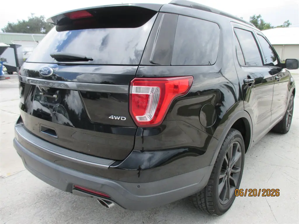 2018 Ford Explorer XLT 4WD photo 3