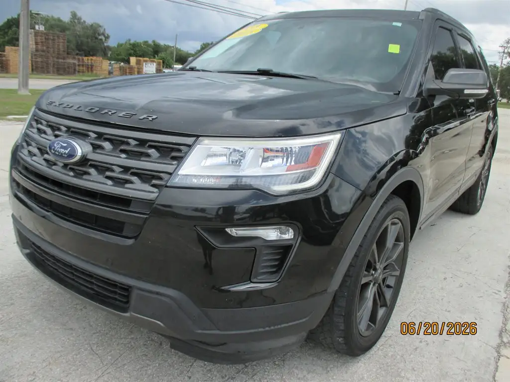 2018 Ford Explorer XLT 4WD photo 1