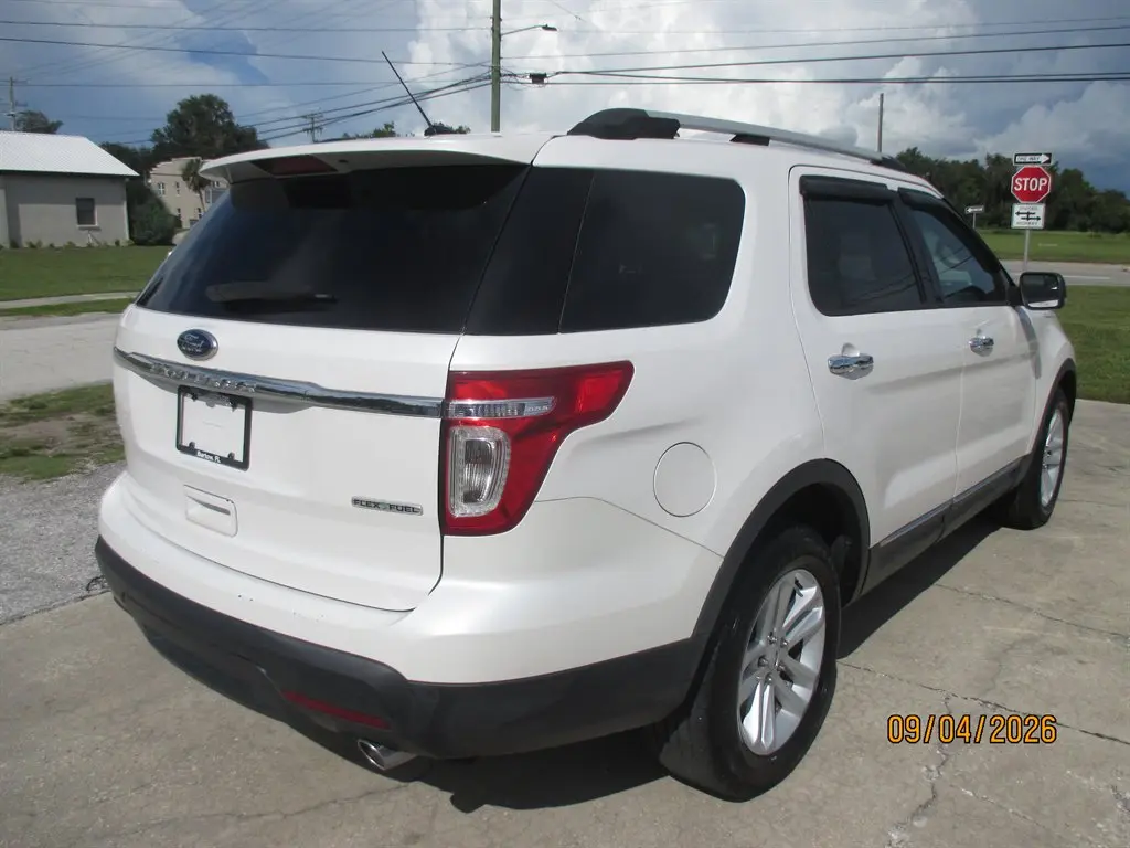 2013 Ford Explorer XLT photo 3