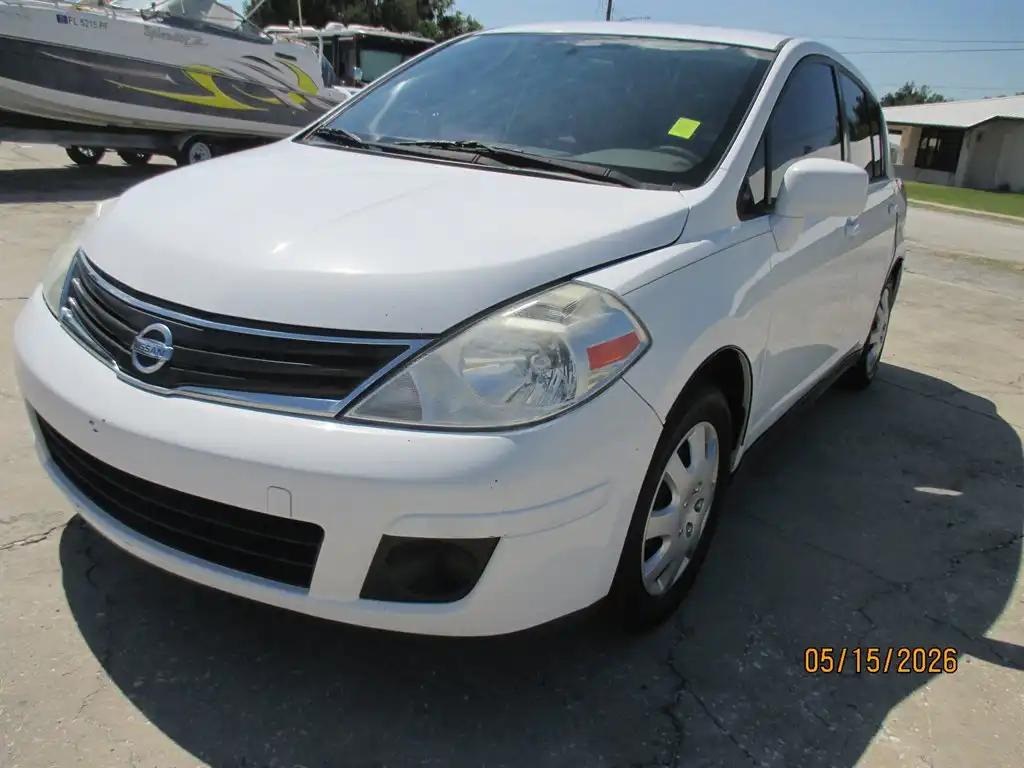 2012 Nissan Versa 1.8 S Auto's photo
