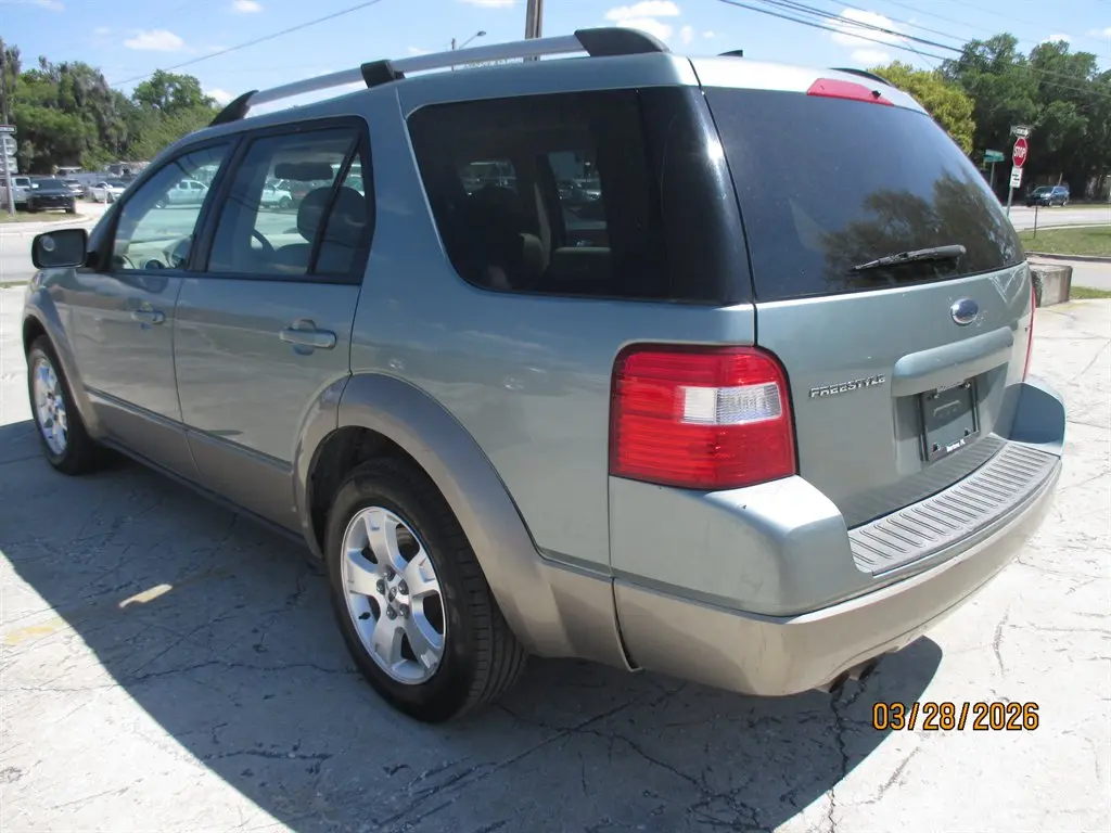 2007 Ford Freestyle SEL photo 4