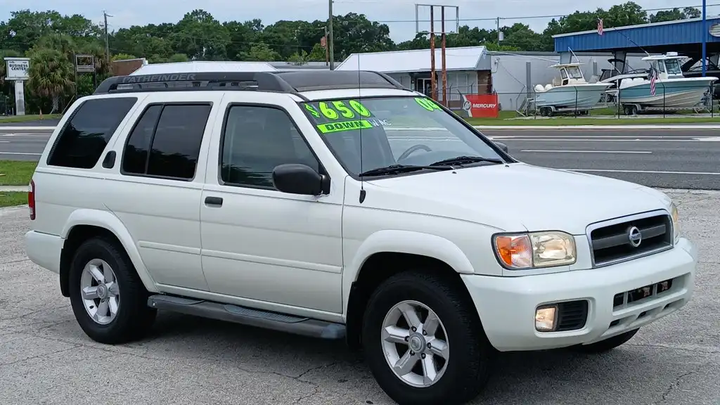 2004 Nissan Pathfinder SE 4AT's photo
