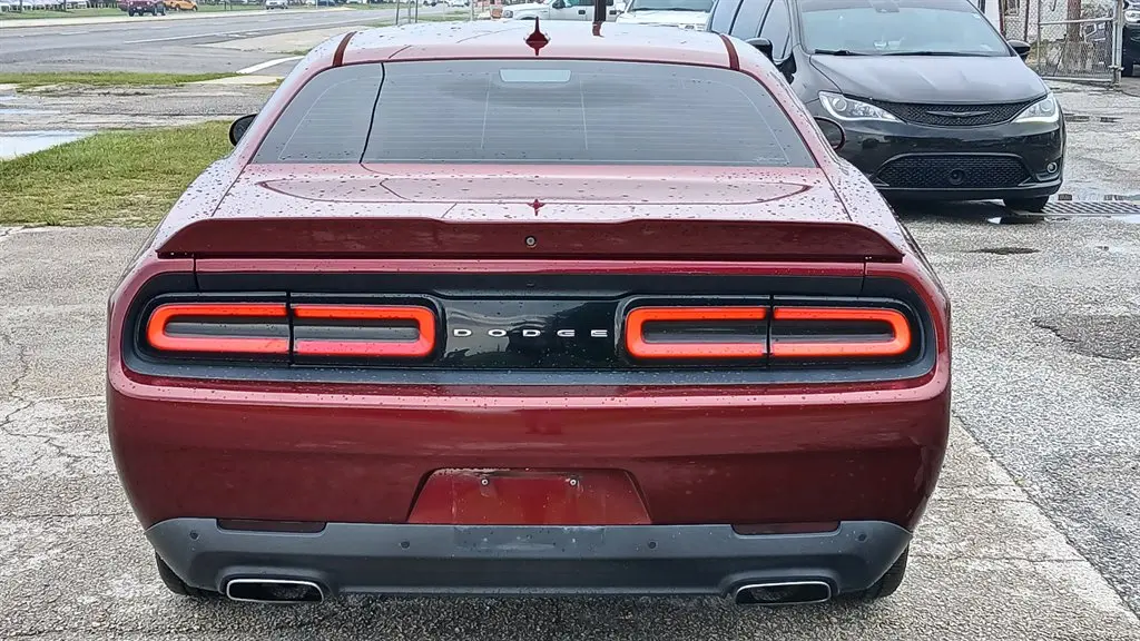 2018 Dodge Challenger SXT Plus photo 4