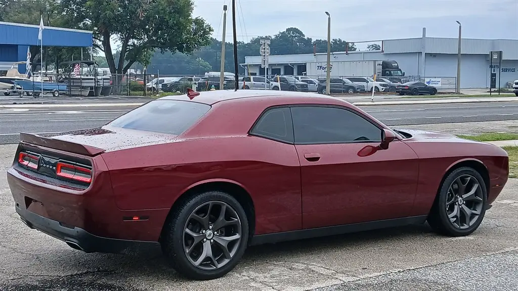 2018 Dodge Challenger SXT Plus photo 3