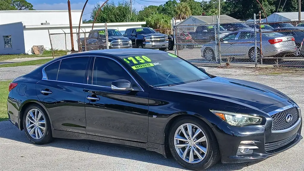 2015 INFINITI Q50 Base's photo