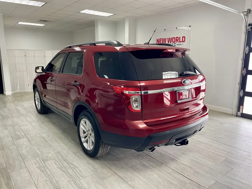 2015 Ford Explorer Base photo 3