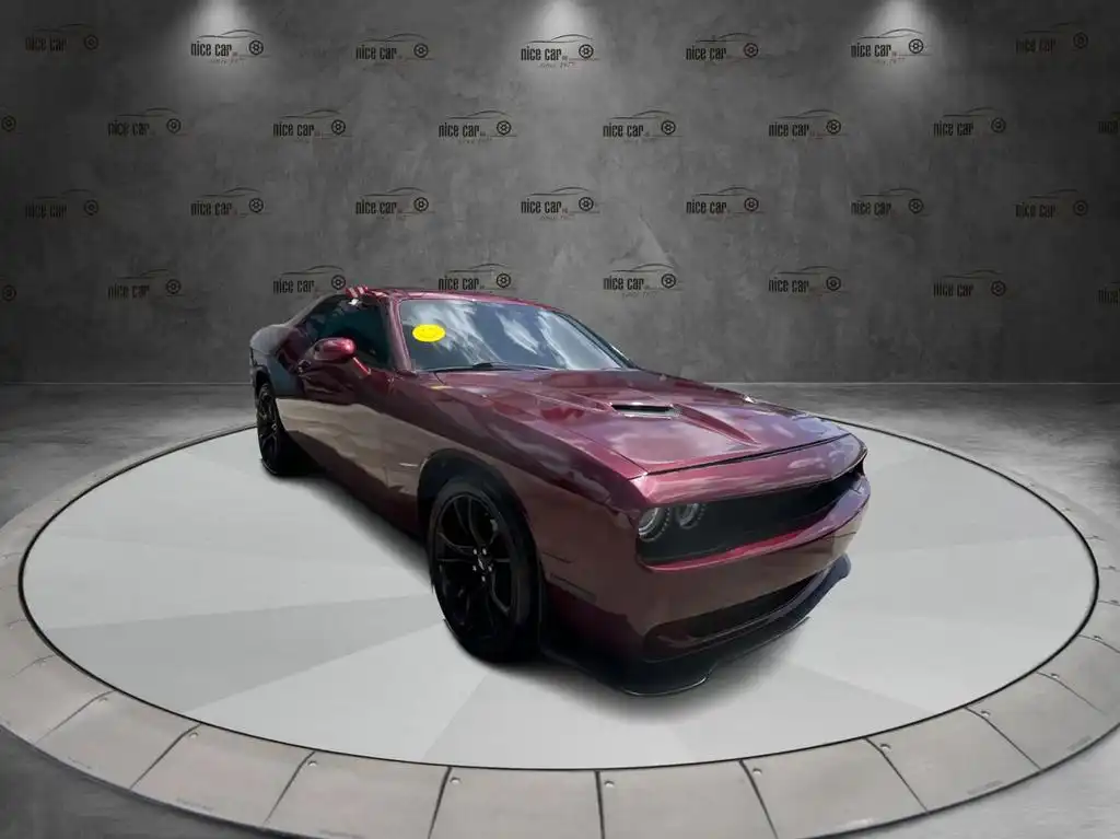2018 Dodge Challenger SXT's photo