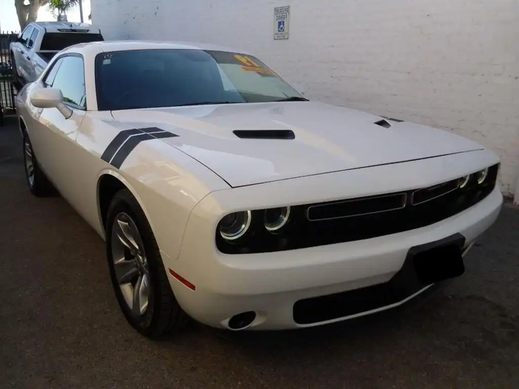 2019 Dodge Challenger SXT Auto's photo