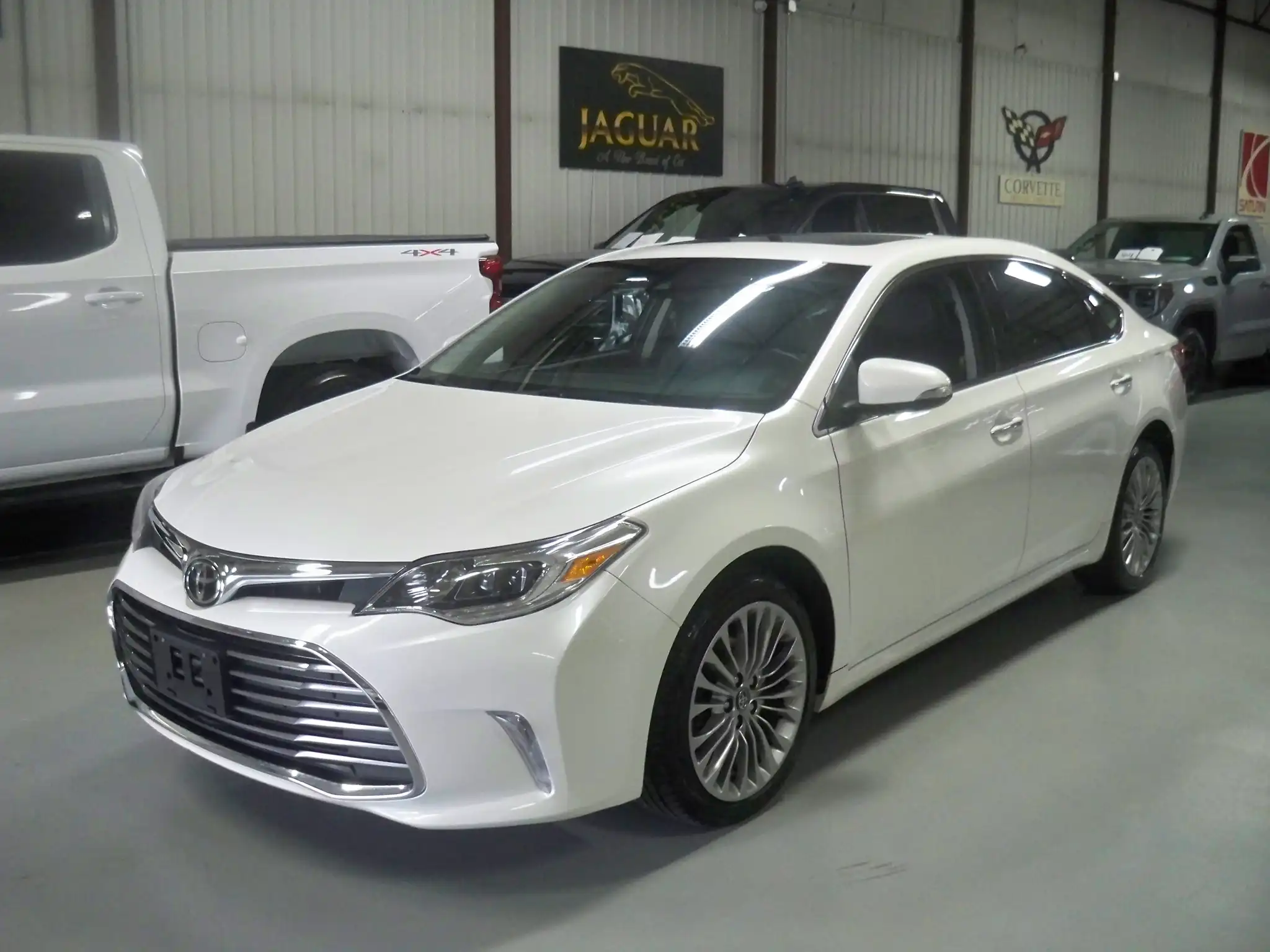 2017 Toyota Avalon Limited's photo