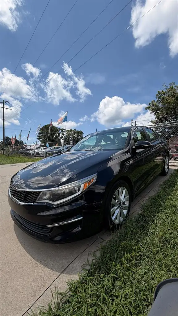 2016 Kia Optima LX AT photo 1