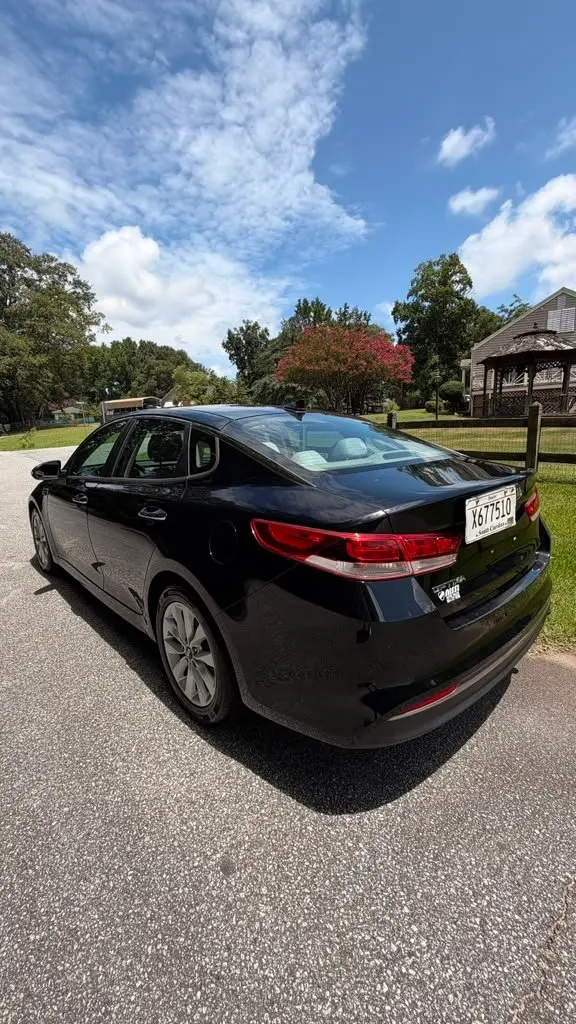 2016 Kia Optima LX AT photo 3