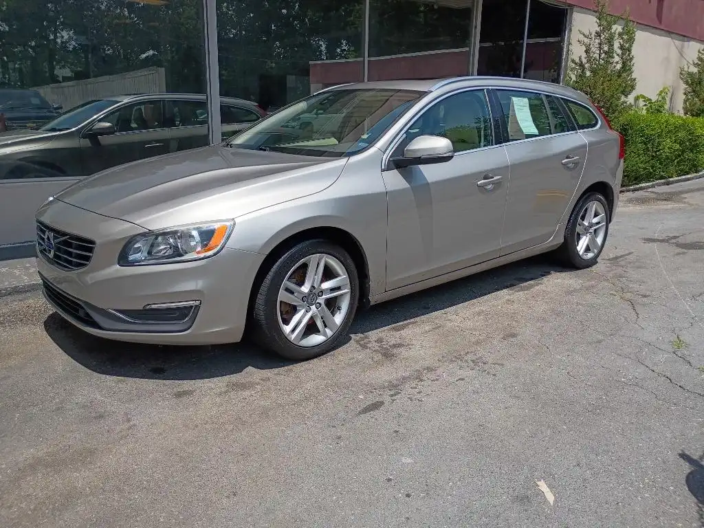 2015 Volvo V60 T5 Drive-E FWD Premier's photo