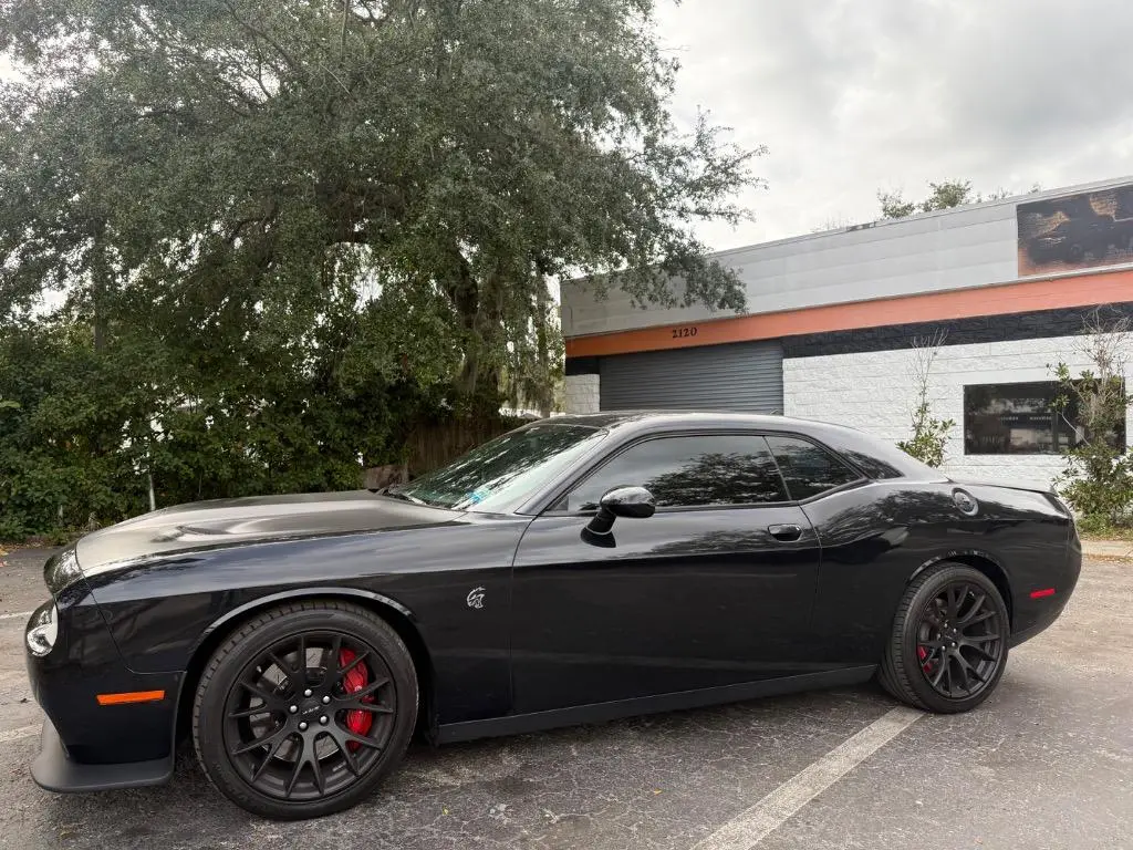 2015 Dodge Challenger SRT Hellcat photo 4