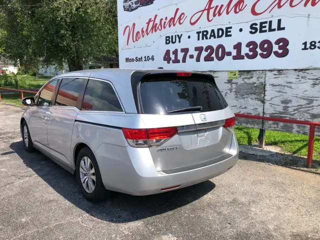 2015 Honda Odyssey EX-L photo 3