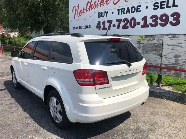 2017 Dodge Journey SE FWD photo 3
