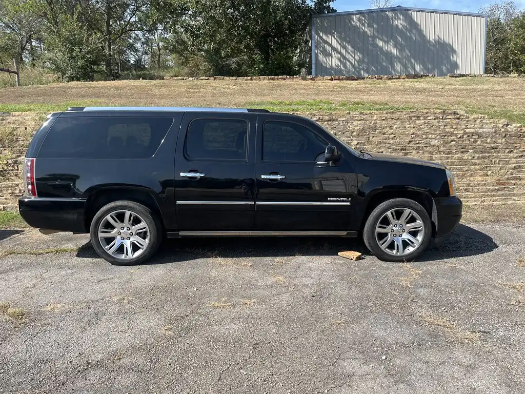 2013 GMC Yukon Denali 2WD's photo
