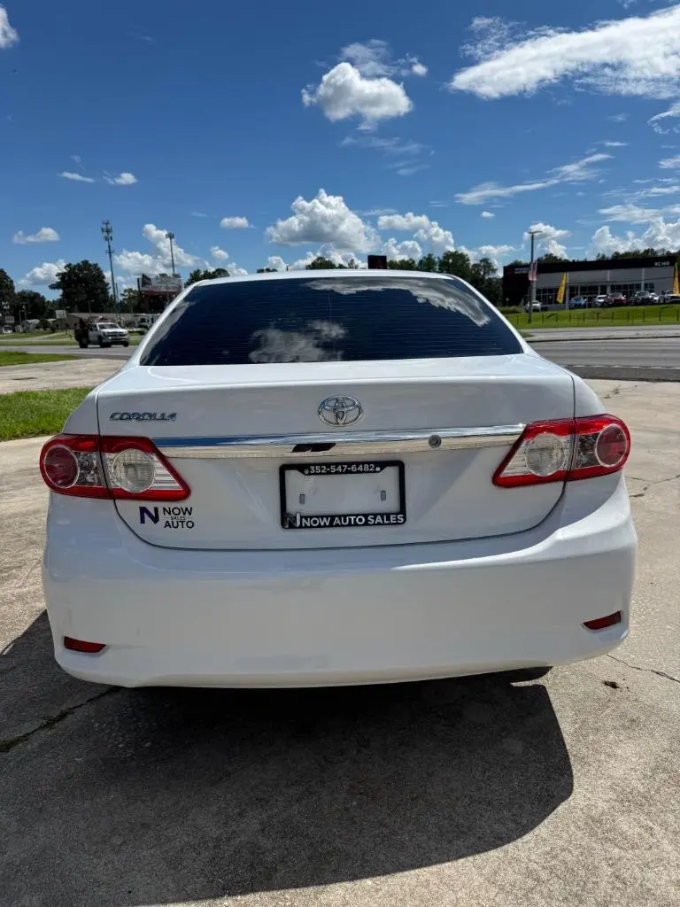 2013 Toyota Corolla LE AT photo 4