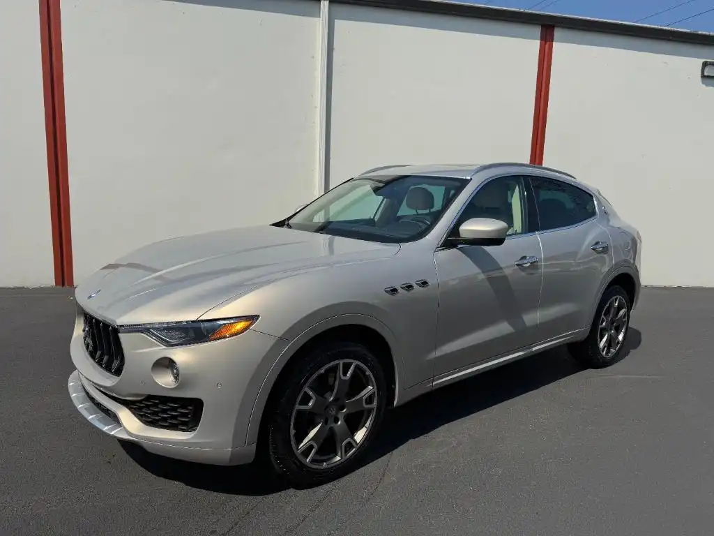 2017 Maserati Levante Levante's photo