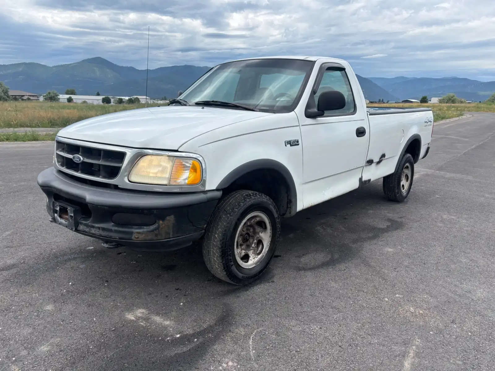 1997 Ford F-150 STANDARD 4X4 REGULAR CAB SWB STYLESIDE's photo