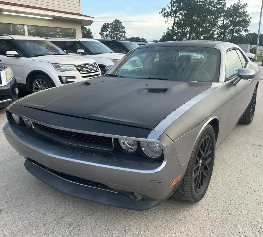 2013 Dodge Challenger SXT's photo