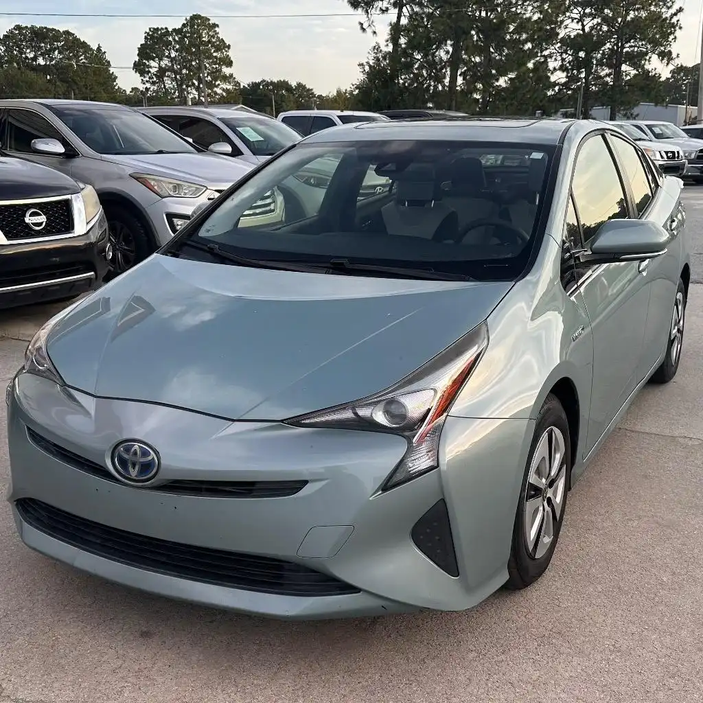 2016 Toyota Prius Three's photo