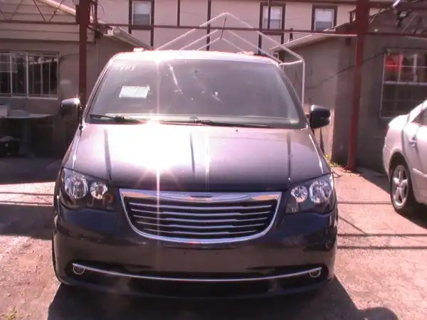 2014 Chrysler Town & Country Touring's photo