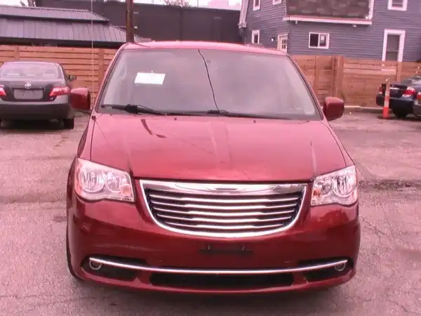 2012 Chrysler Town & Country Touring's photo
