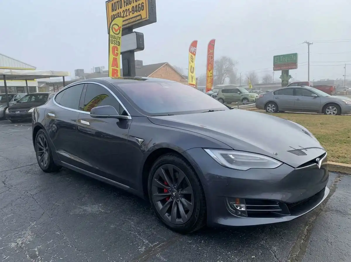 2020 Tesla Model S Performance's photo