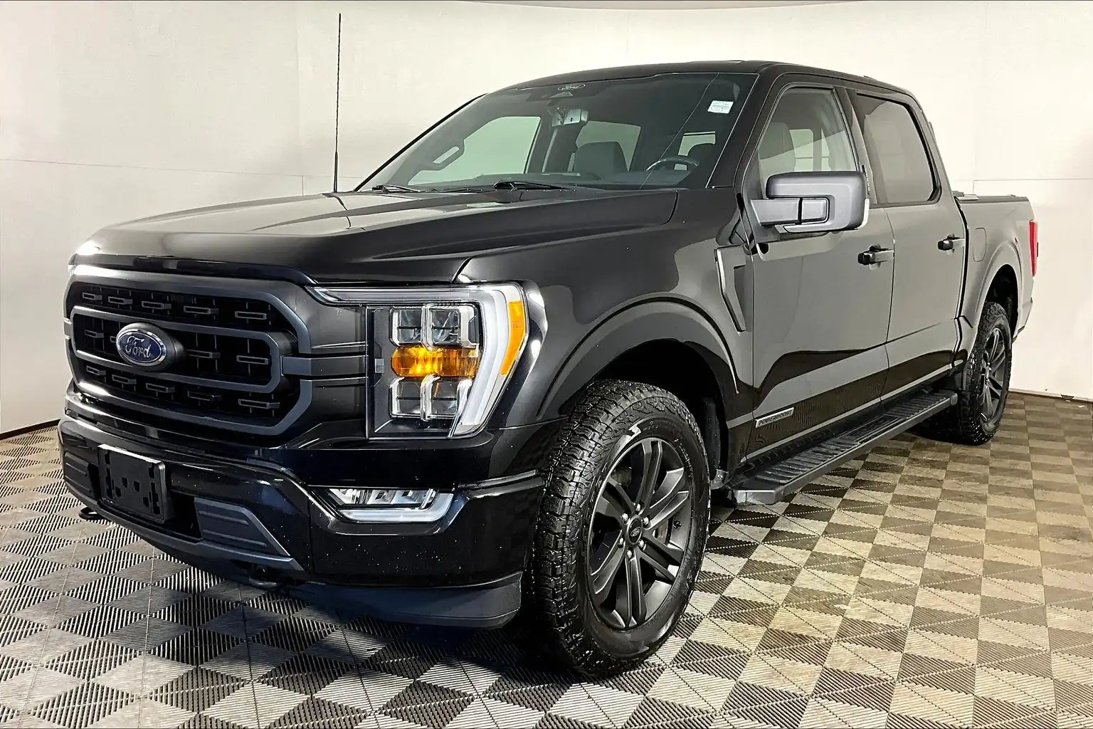 2022 Ford F-150 XLT 4WD SuperCrew 145 in's photo