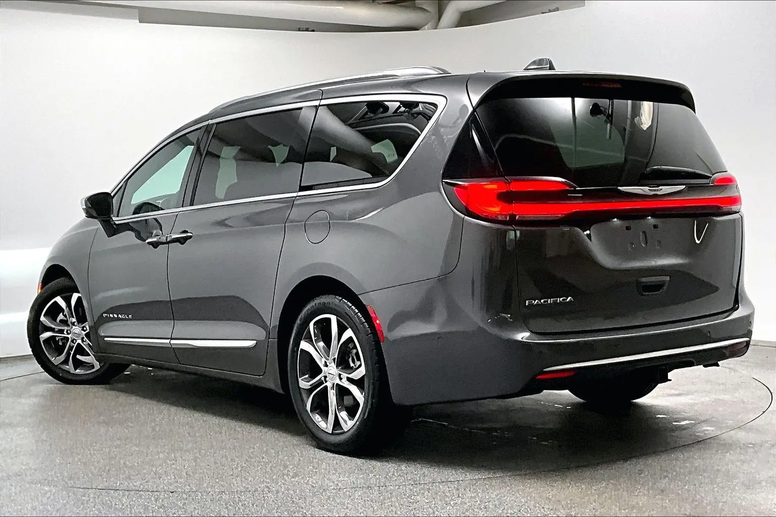 2022 Chrysler Pacifica Pinnacle photo 3