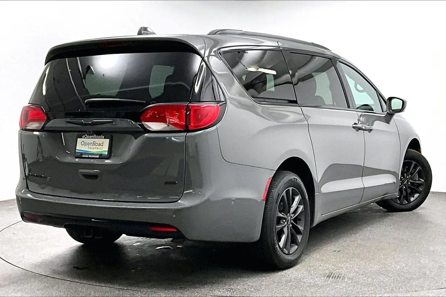 2020 Chrysler Pacifica AWD Launch Edition photo 5