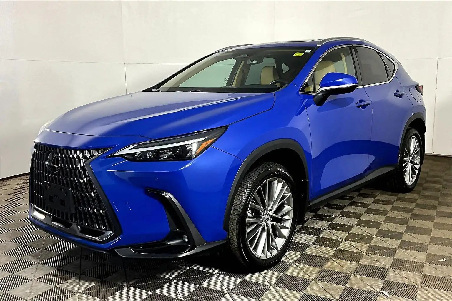 2024 Lexus NX 350h Signature's photo