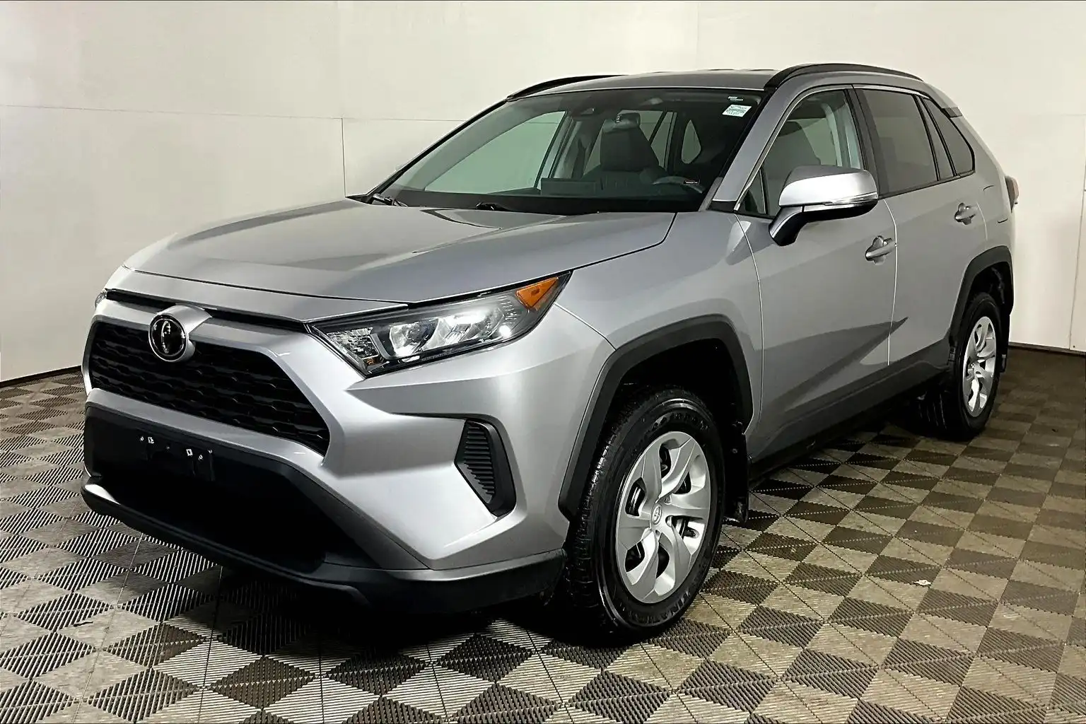 2021 Toyota RAV4 LE AWD's photo