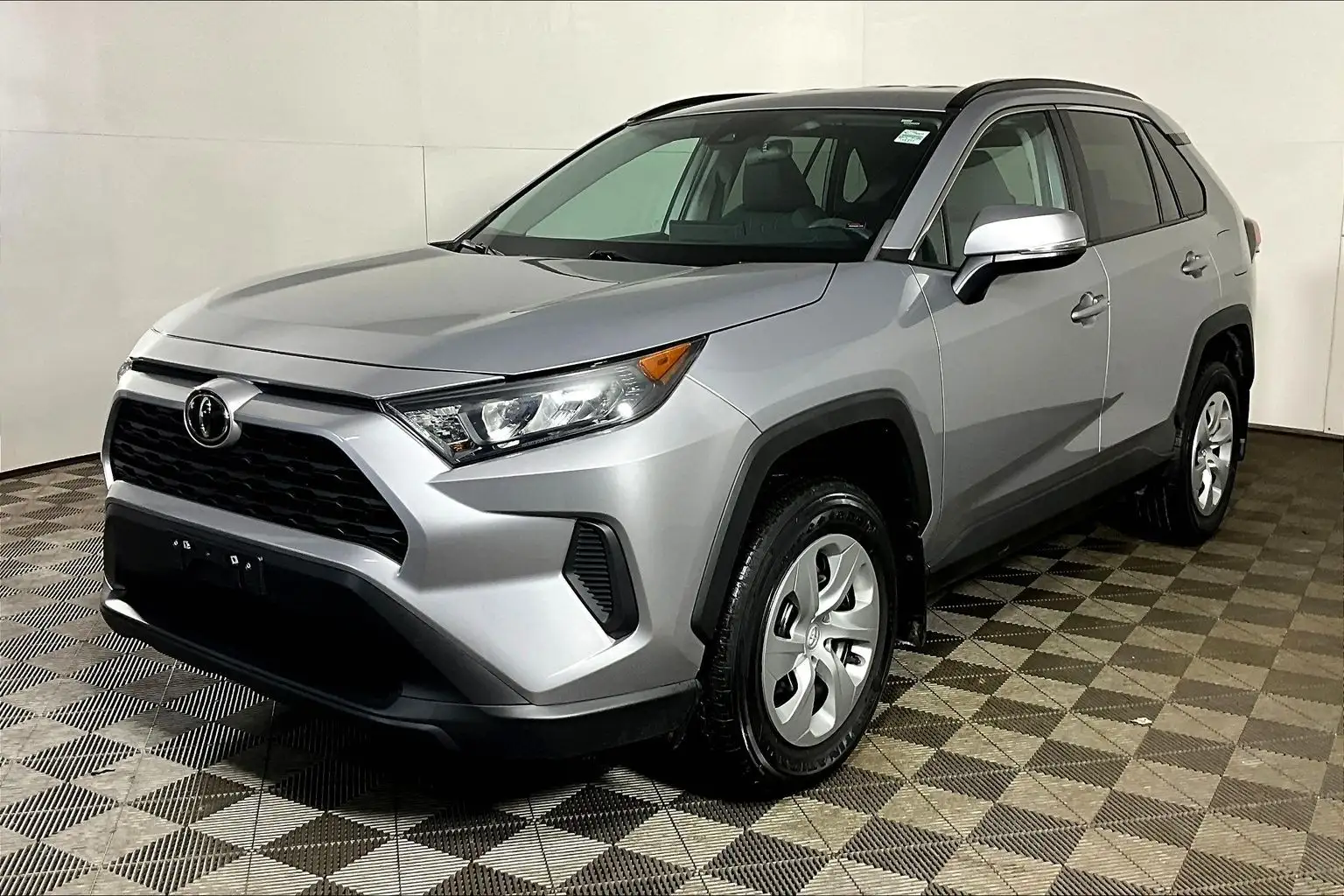 2021 Toyota RAV4 LE AWD's photo