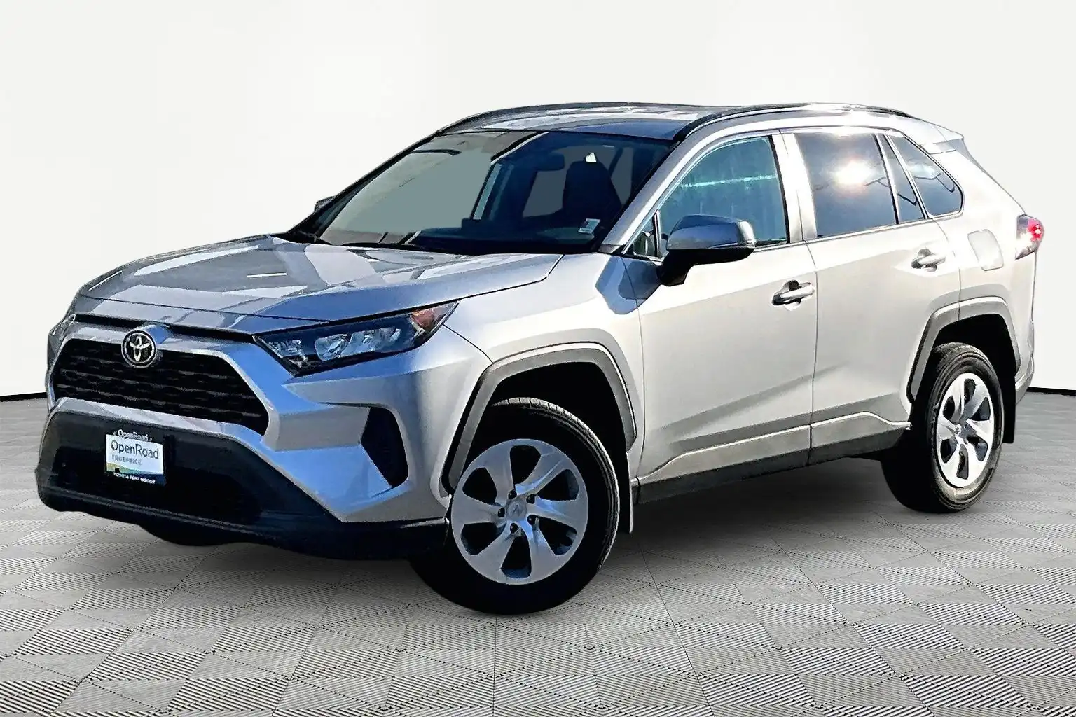 2021 Toyota RAV4 LE AWD's photo
