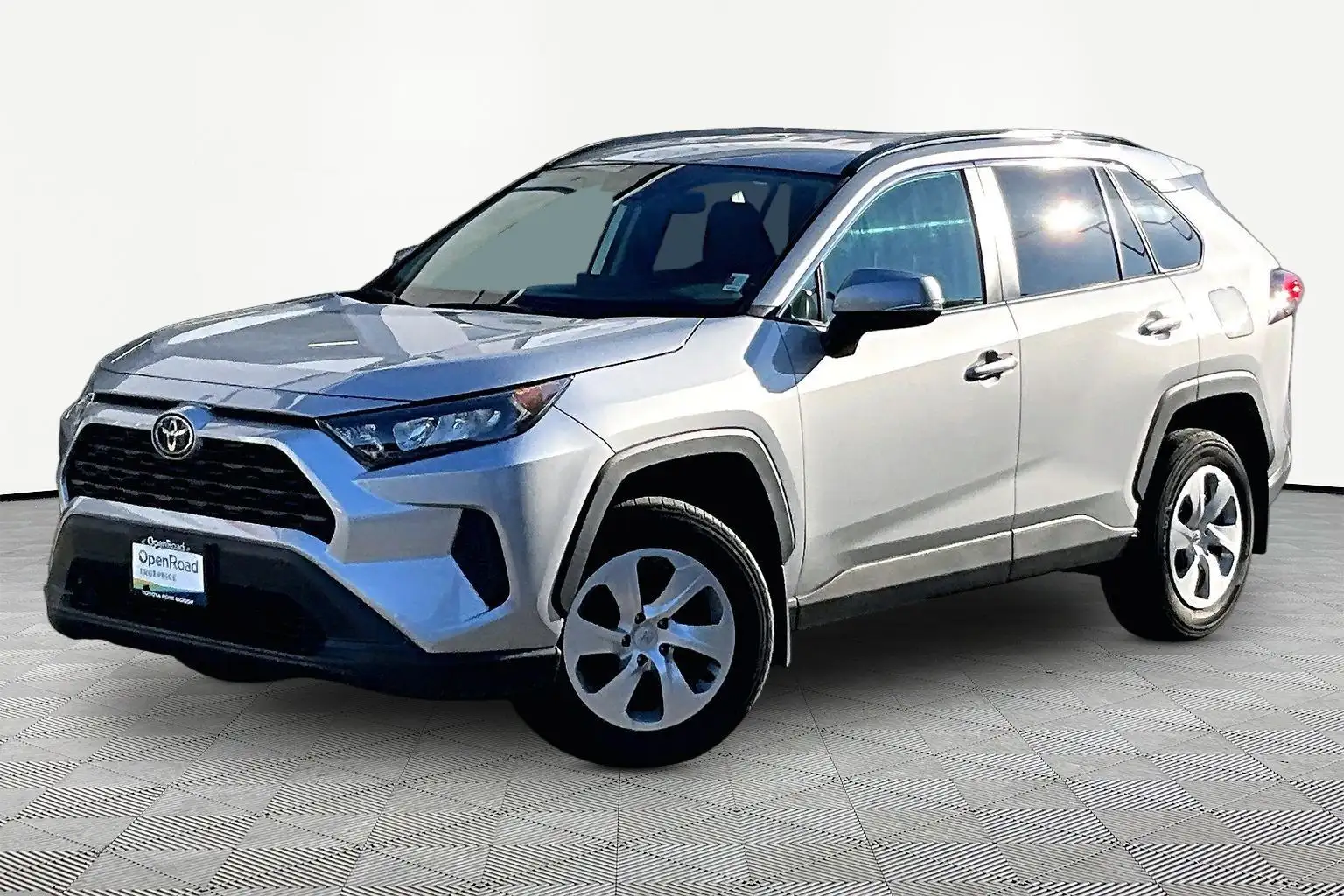 2021 Toyota RAV4 LE AWD's photo