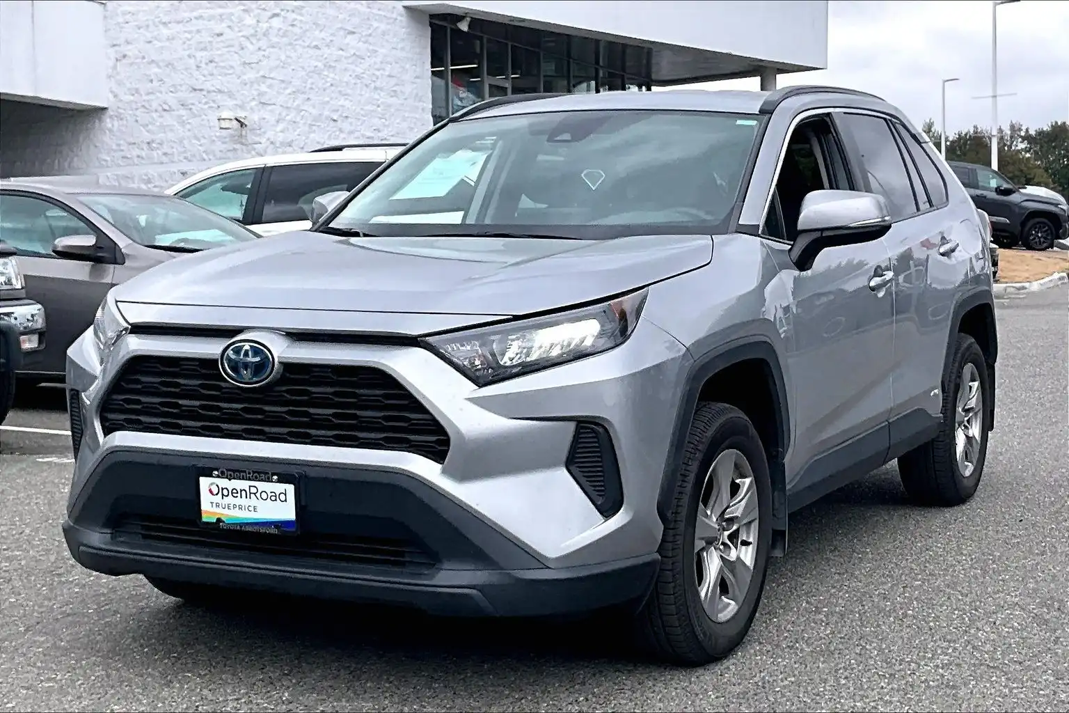 2022 Toyota RAV4 LE AWD's photo