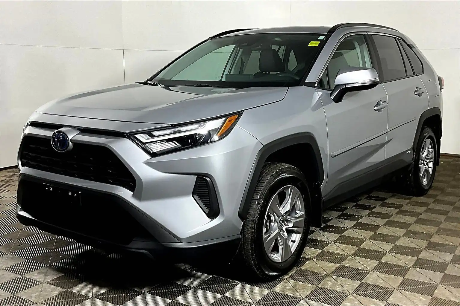 2024 Toyota RAV4 XLE AWD's photo