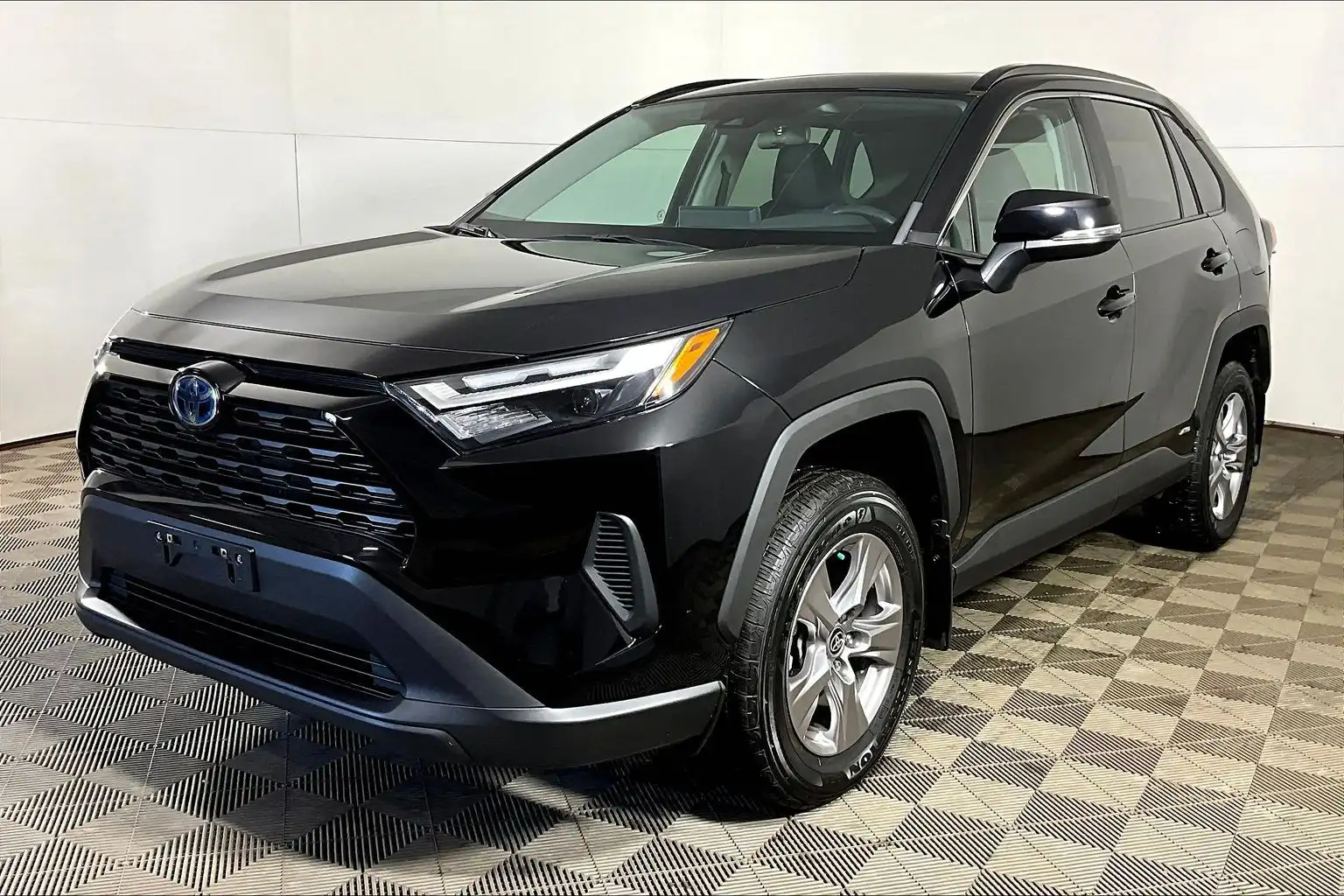 2023 Toyota RAV4 XLE AWD's photo