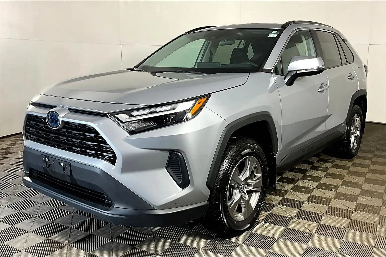 2024 Toyota RAV4 XLE AWD's photo