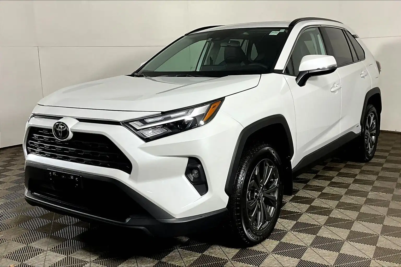 2025 Toyota RAV4 XLE AWD's photo