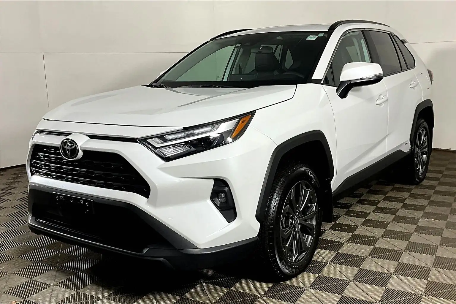 2025 Toyota RAV4 XLE AWD's photo