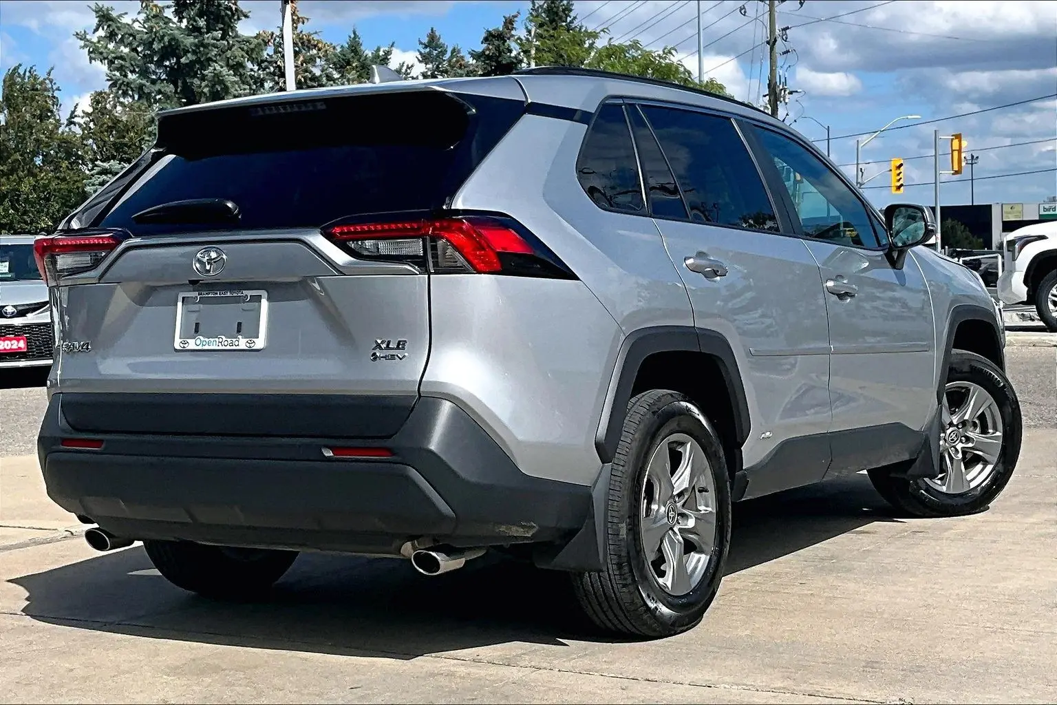 2025 Toyota RAV4 XLE AWD photo 5