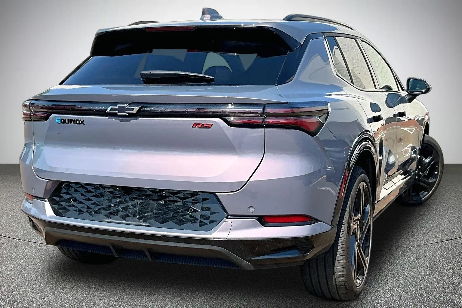 2024 Chevrolet Equinox EV RS photo 5