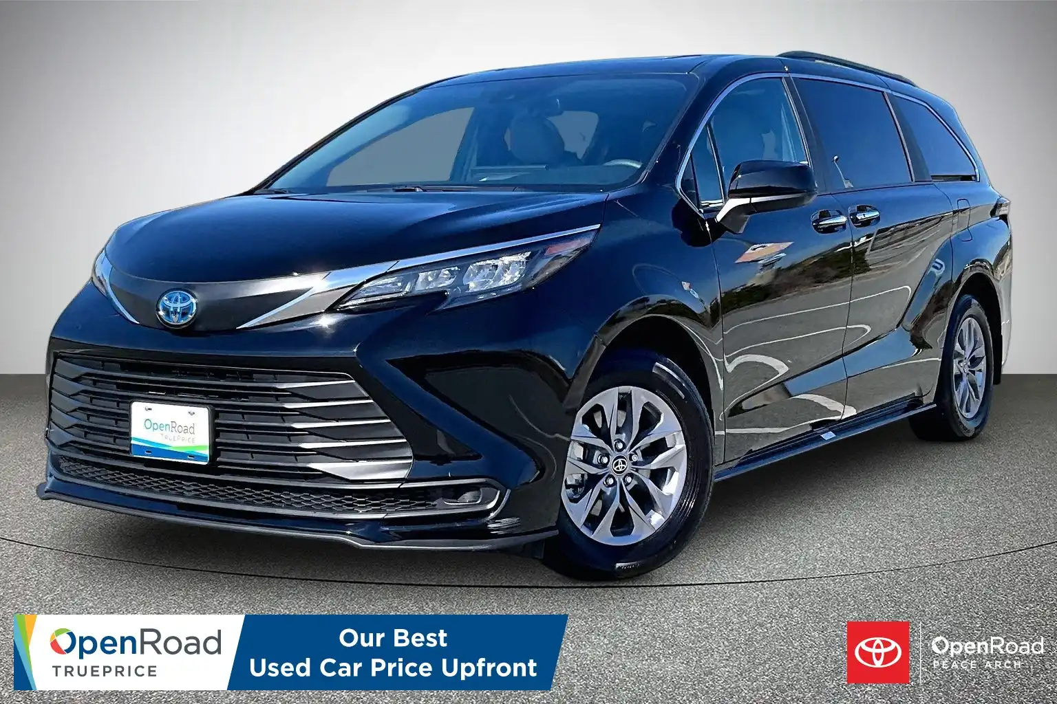2025 Toyota Sienna XLE 8-Passenger's photo