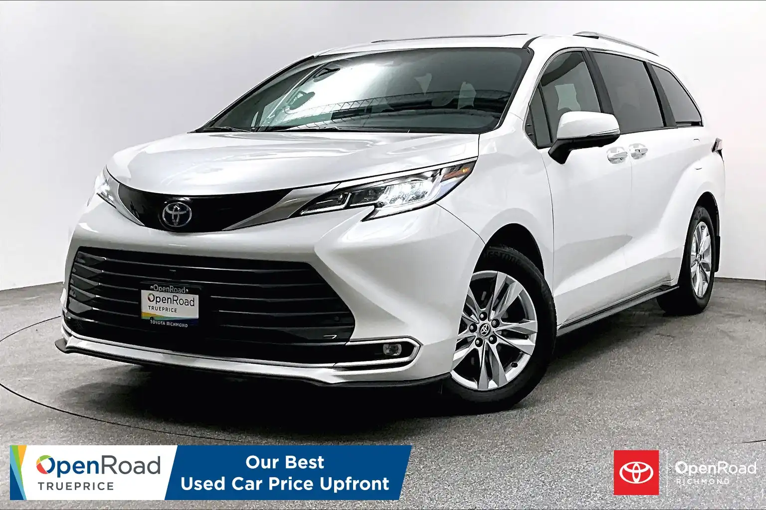 2025 Toyota Sienna LE AWD 8-Passenger's photo